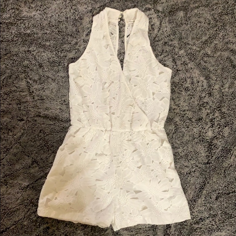 Flowery laced romper